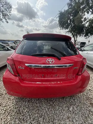 Toyota Vitz 2012 Red