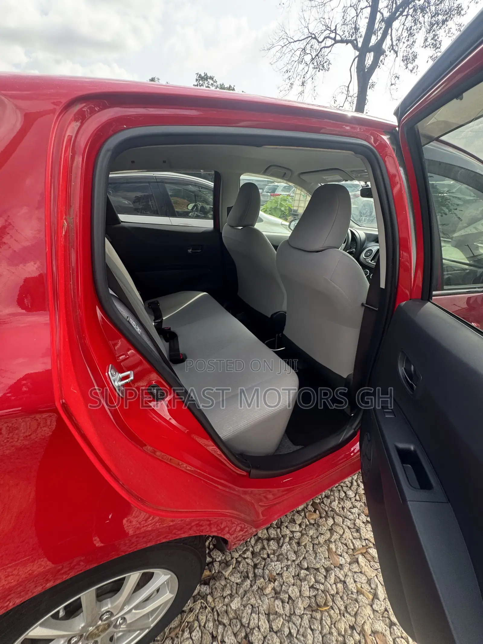 Toyota Vitz 2012 Red