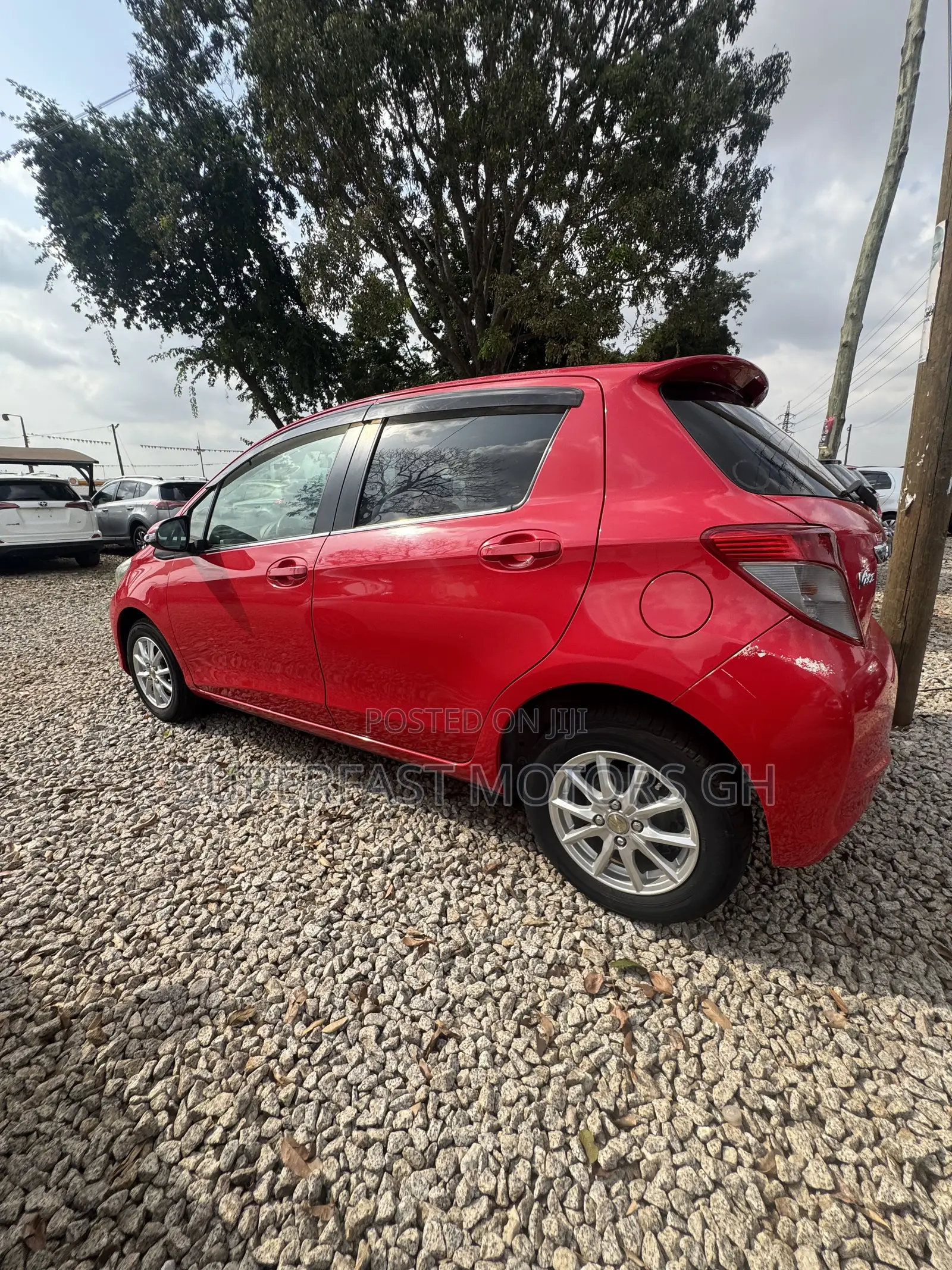 Toyota Vitz 2012 Red