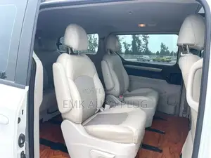 Bus 2018 White