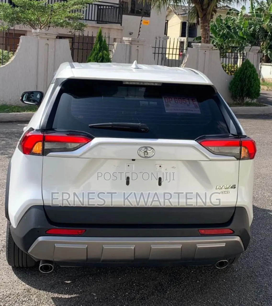 Toyota RAV4 XLE Premium AWD 2023 White