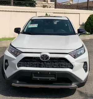 Toyota RAV4 XLE Premium AWD 2023 White