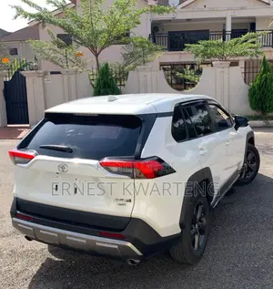 Toyota RAV4 XLE Premium AWD 2023 White