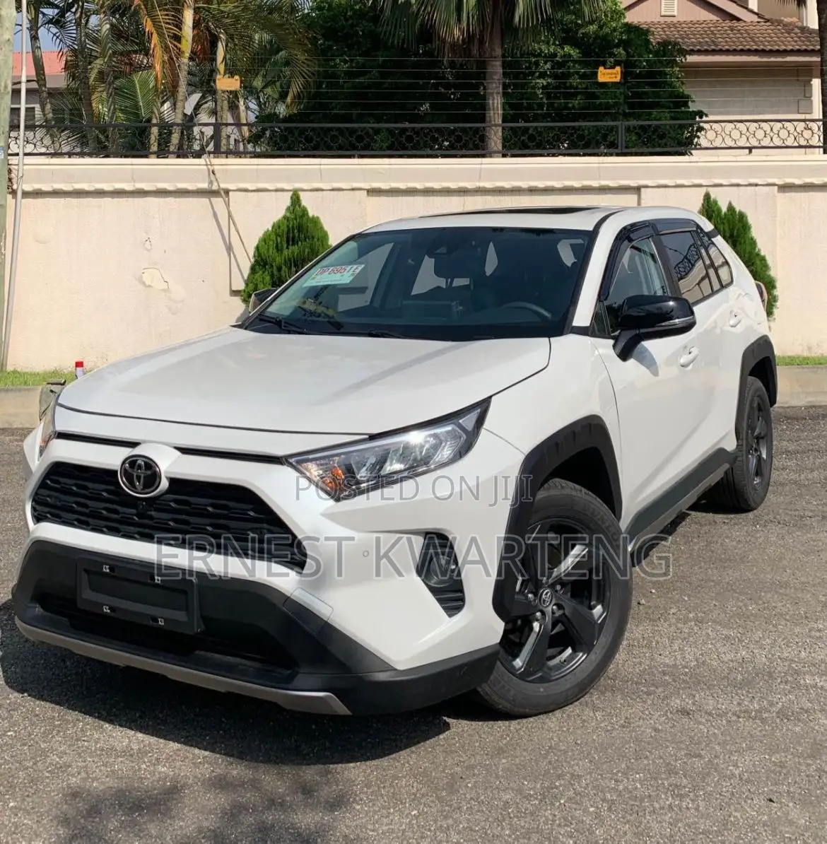 Toyota RAV4 XLE Premium AWD 2023 White