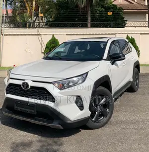 Toyota RAV4 XLE Premium AWD 2023 White