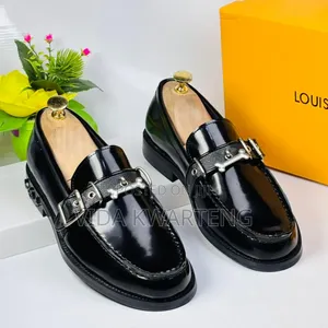Newest Design Classic Black Shoe From Louis Vuitton