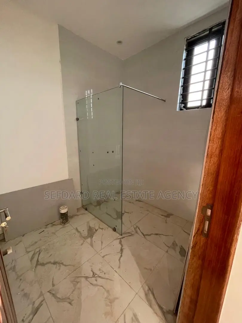 3bdrm House in Pokuase for sale