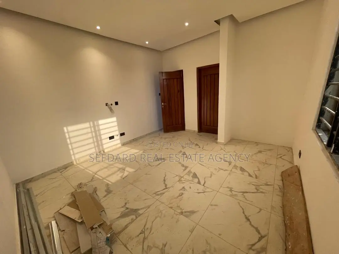 3bdrm House in Pokuase for sale