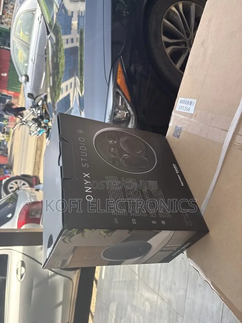 Signature Onyx Studio 9 Sound Speaker Distinctive, Rich-Tone
