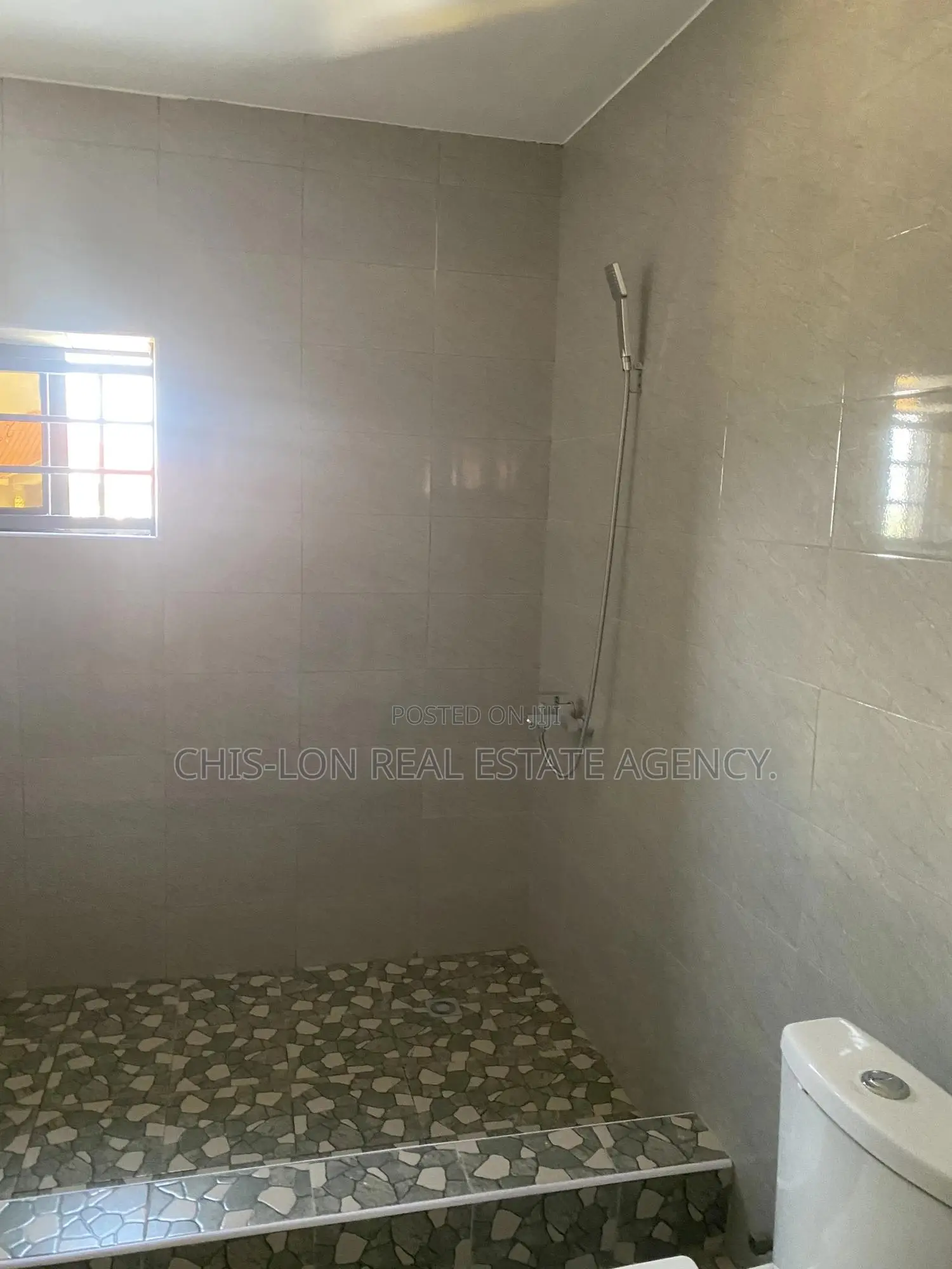 1bdrm Apartment in Kasoa Tuba Road, Toll Booth for rent