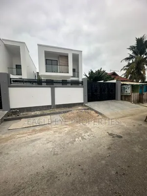 4bdrm House in Sakumono for sale