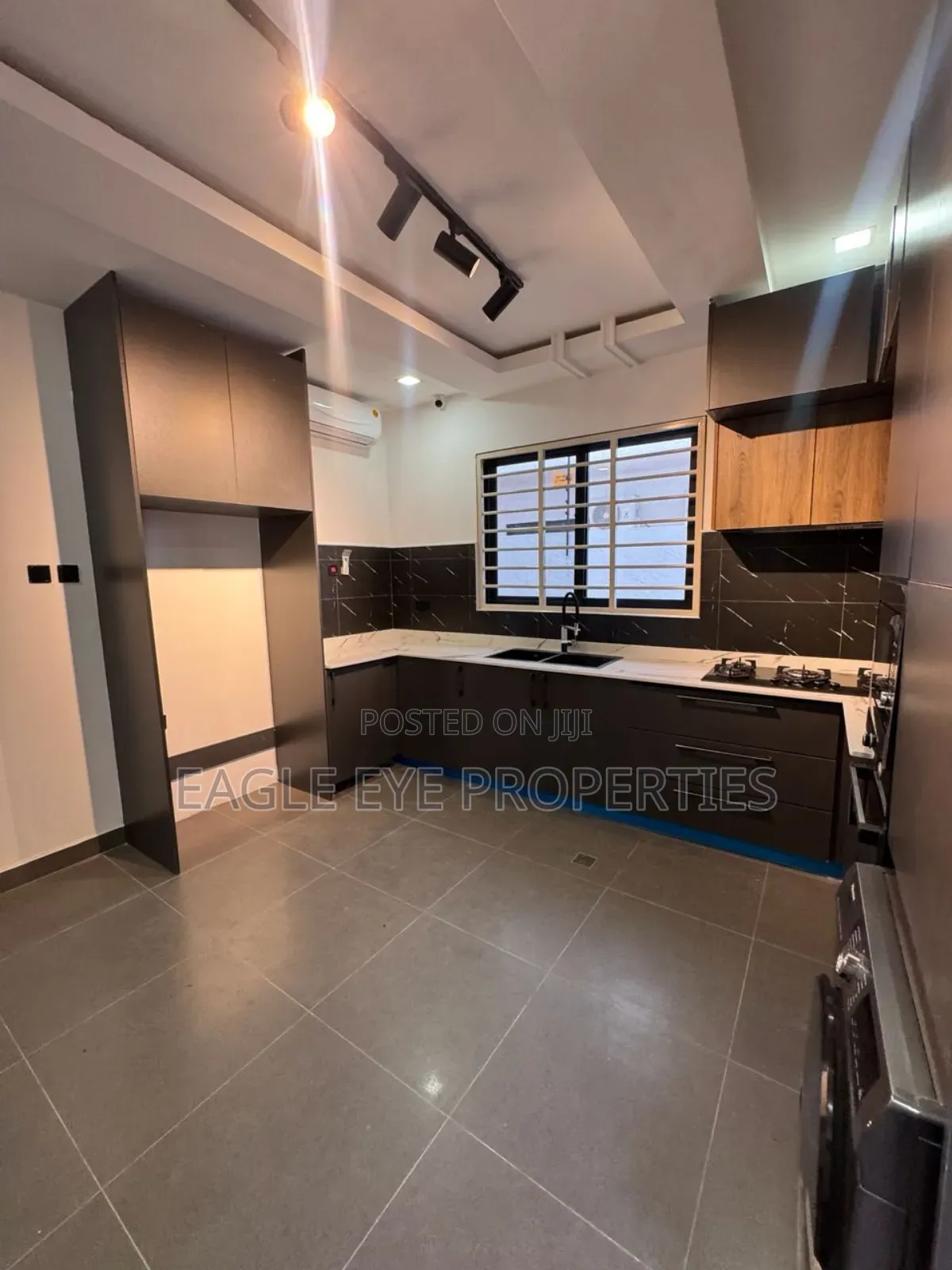 4bdrm House in Sakumono for sale