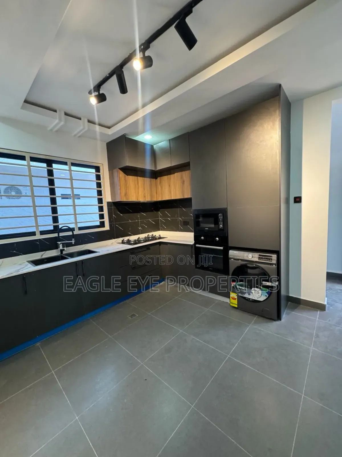 4bdrm House in Sakumono for sale