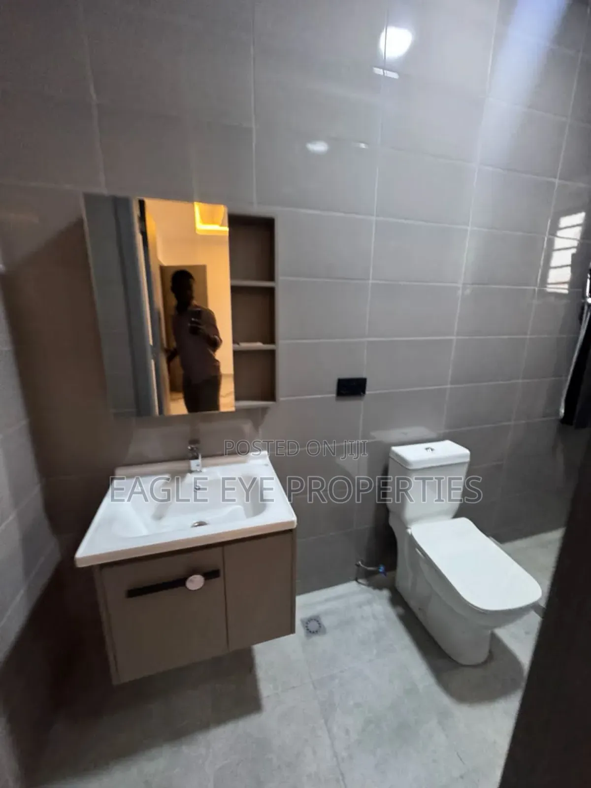 4bdrm House in Sakumono for sale