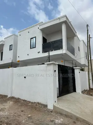 3bdrm Duplex in Ashaley Botwe for sale