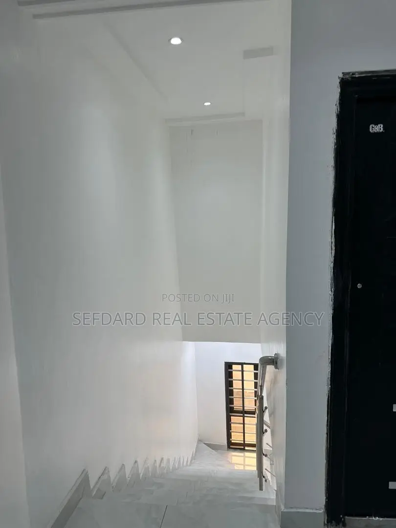 3bdrm Duplex in Ashaley Botwe for sale
