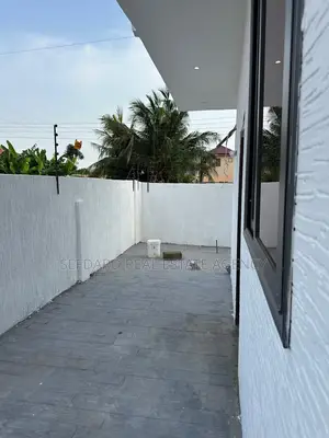 3bdrm Duplex in Ashaley Botwe for sale