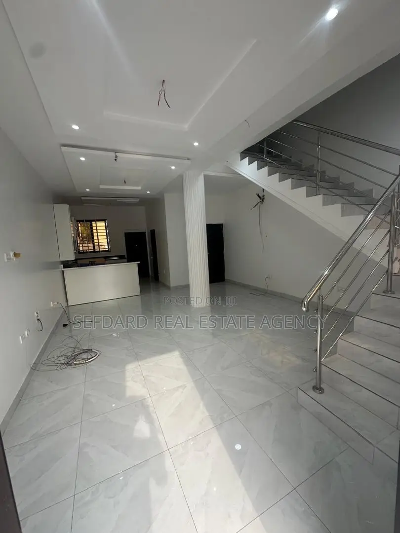 3bdrm Duplex in Ashaley Botwe for sale