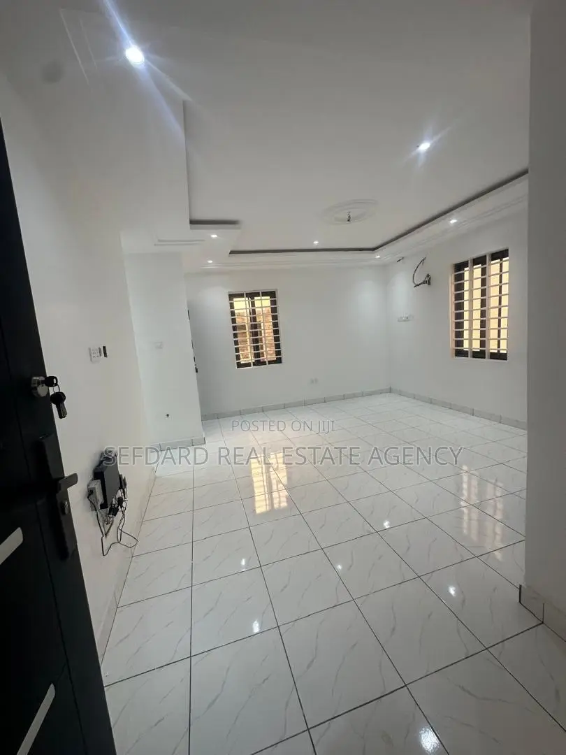 3bdrm Duplex in Ashaley Botwe for sale