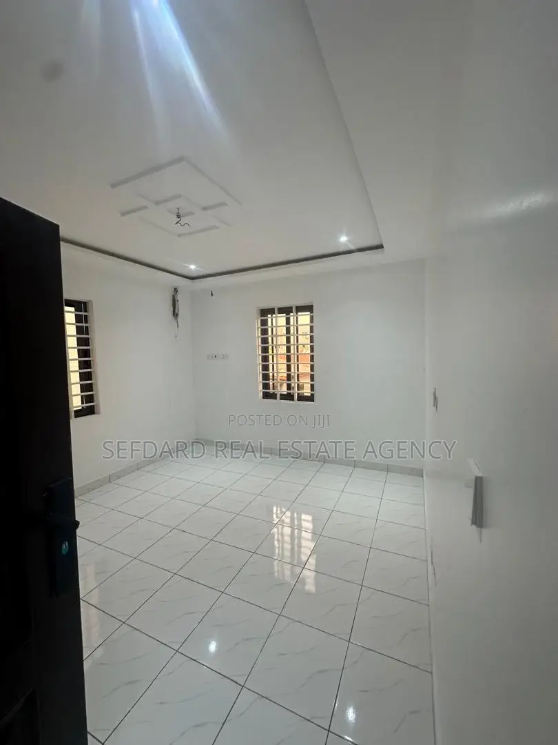 3bdrm Duplex in Ashaley Botwe for sale