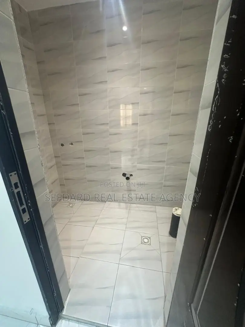 3bdrm Duplex in Ashaley Botwe for sale