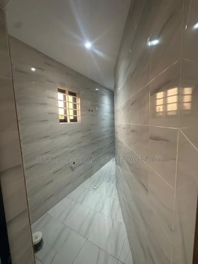 3bdrm Duplex in Ashaley Botwe for sale