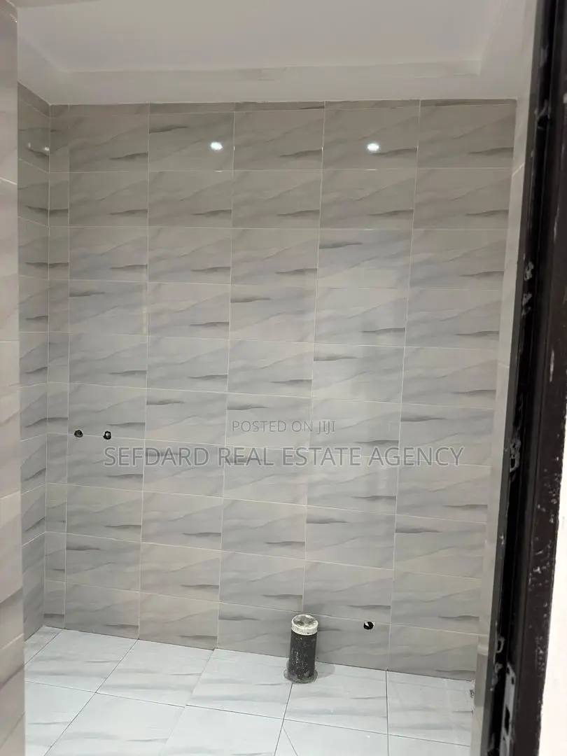 3bdrm Duplex in Ashaley Botwe for sale