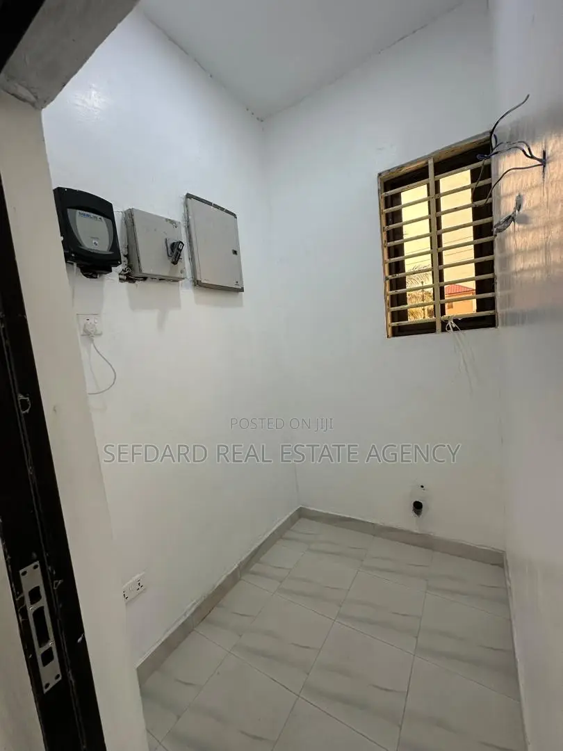 3bdrm Duplex in Ashaley Botwe for sale