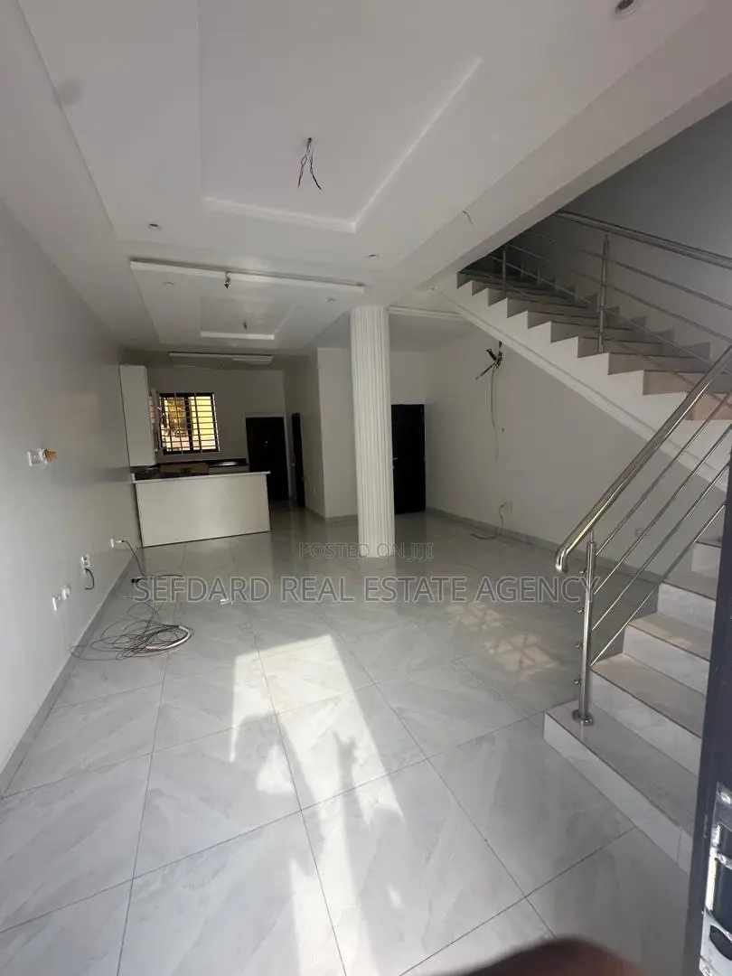 3bdrm Duplex in Ashaley Botwe for sale