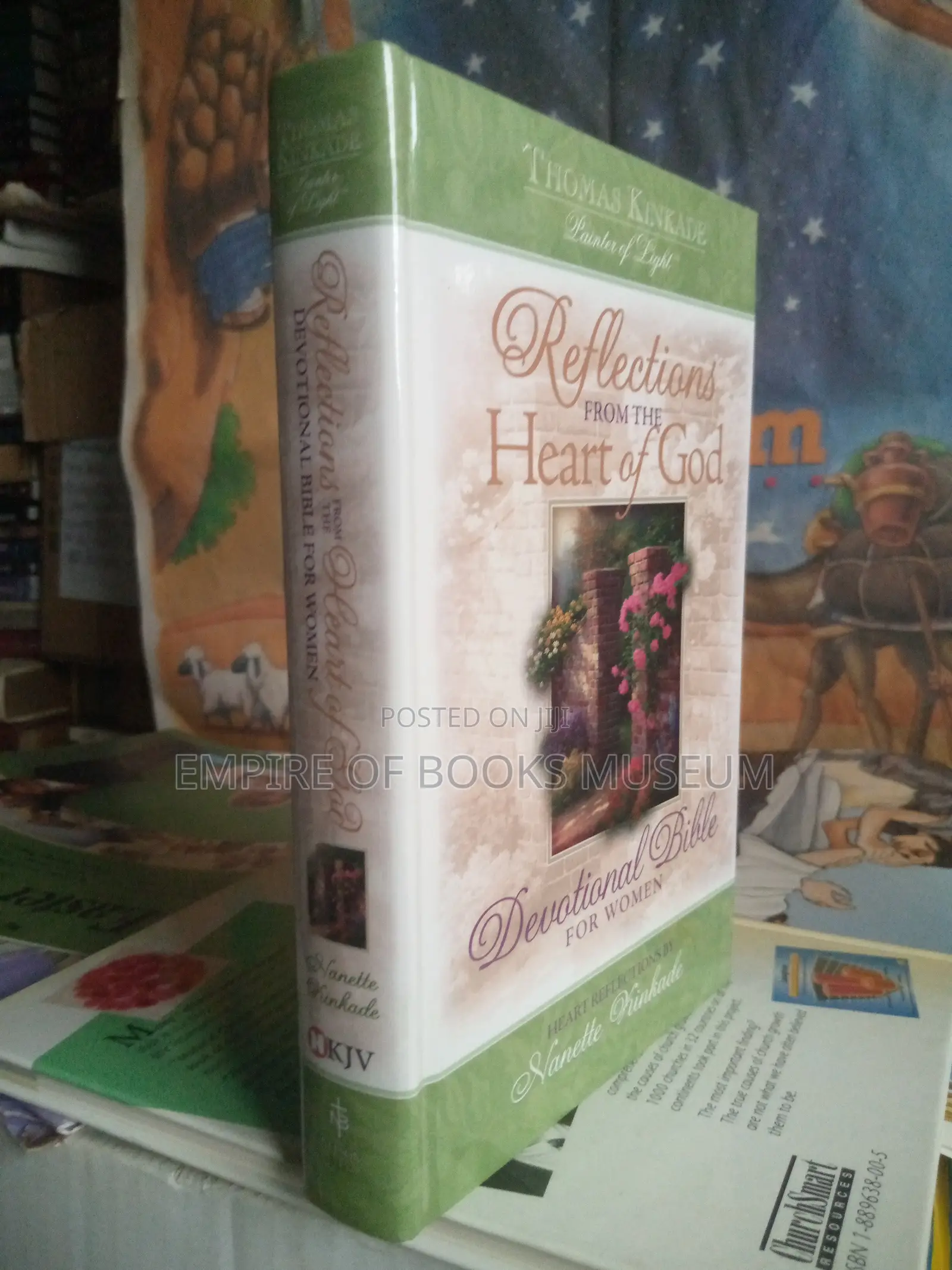 Reflections From the Heart of God: Devotional Bible for Women
