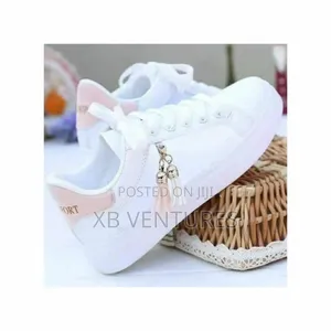 Clean Style Women Casual Sneaker - White