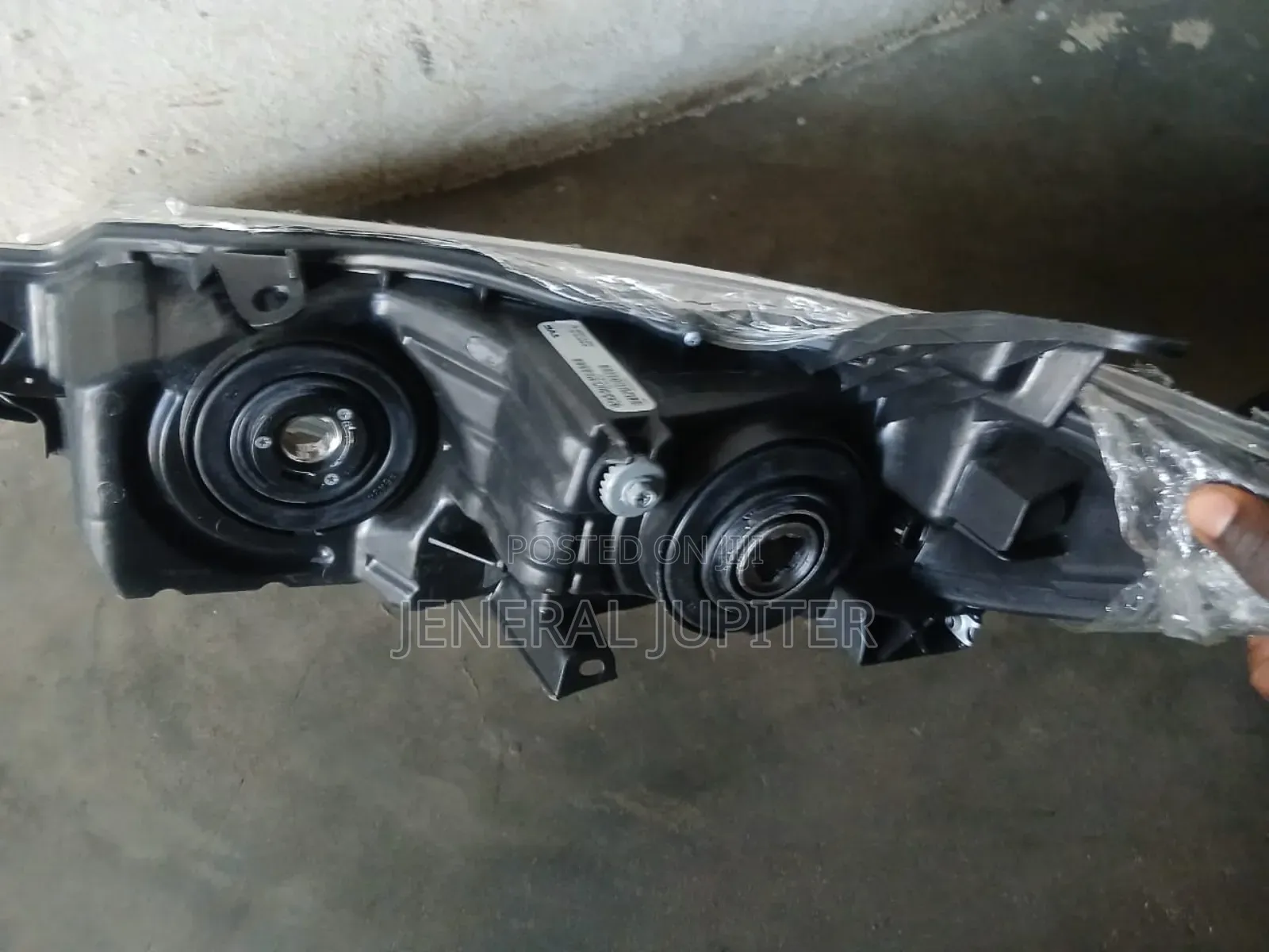 Toyota Camry 2015,2016,2017 Headlight Right Available.