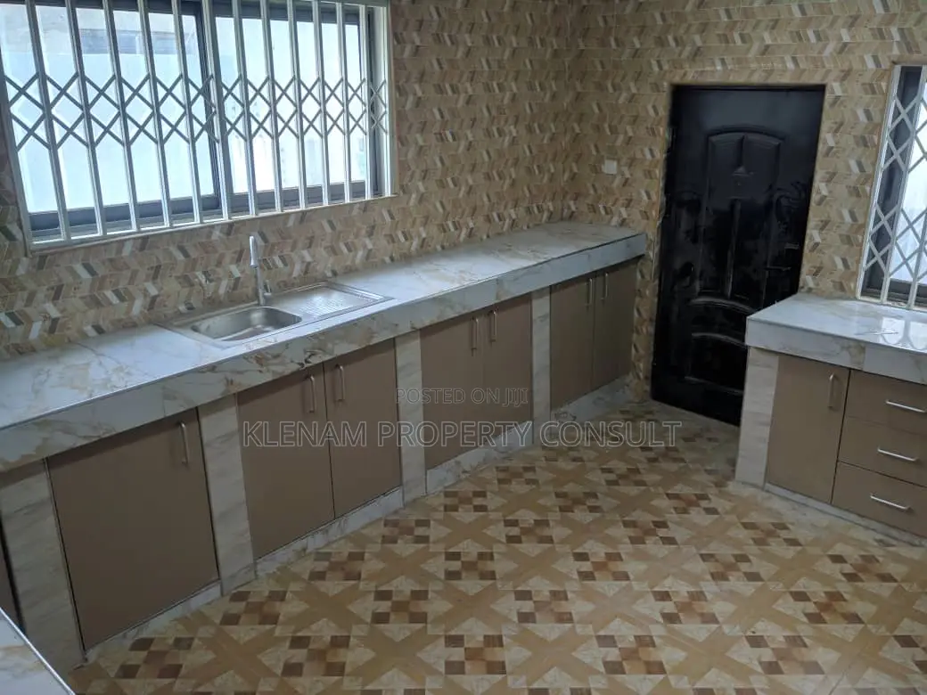 4bdrm Apartment in Agape for rent