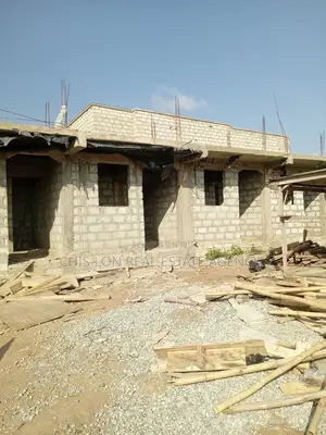 6bdrm Block of Flats in Kasoa Milliunm City for sale