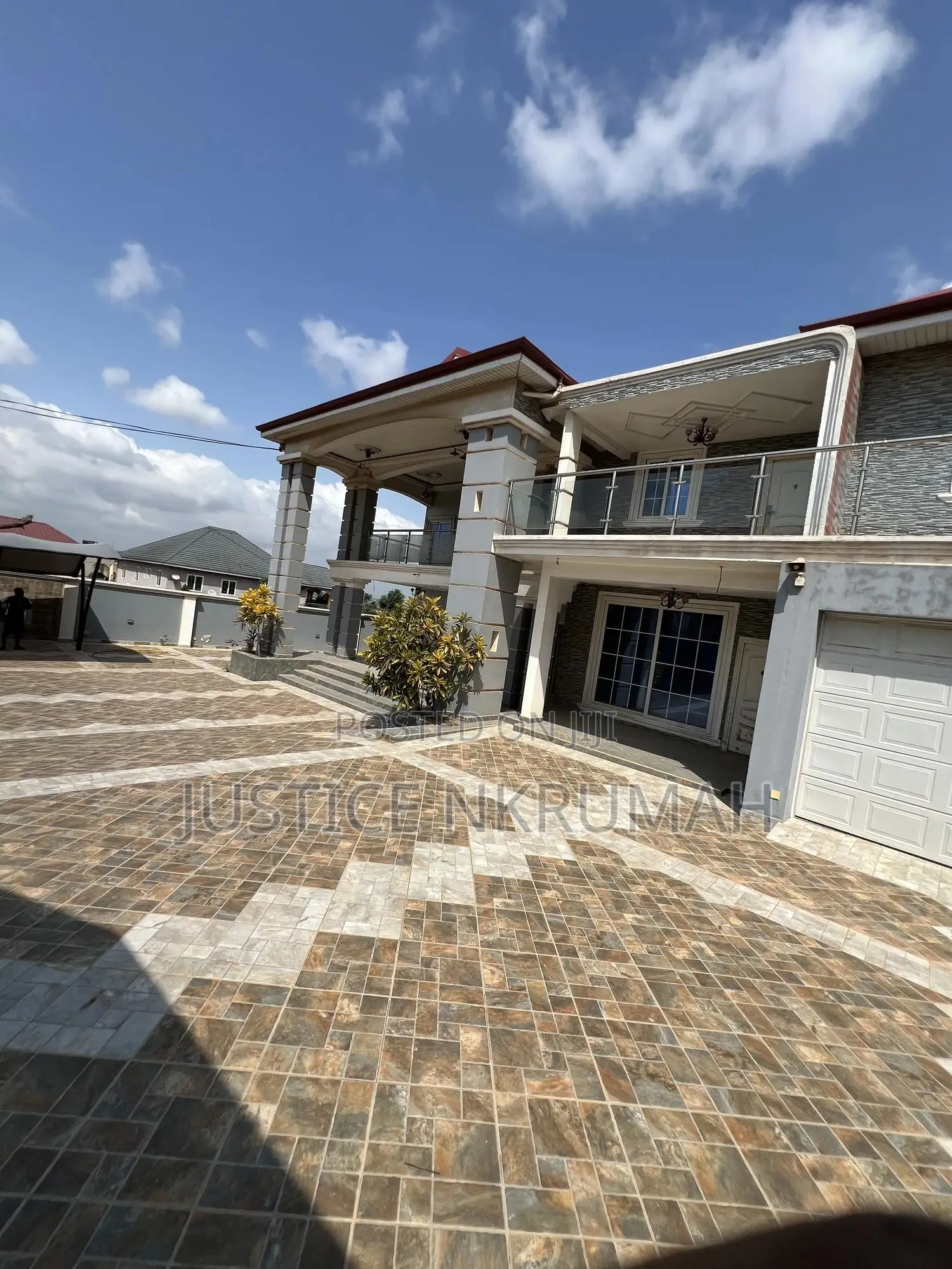 Furnished 8bdrm Apartment in Mr Justice Estate, Kasoa for sale