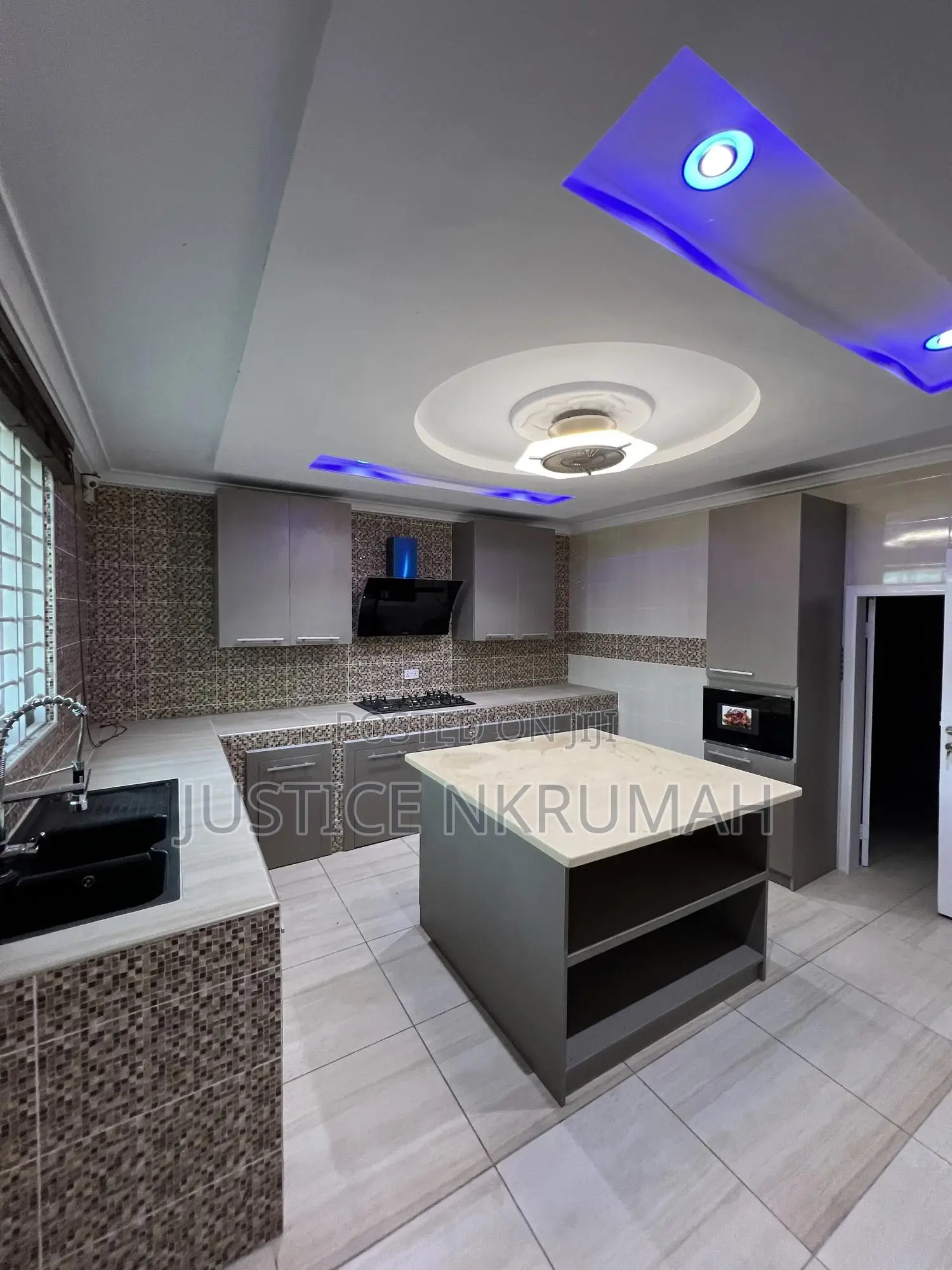Furnished 8bdrm Apartment in Mr Justice Estate, Kasoa for sale