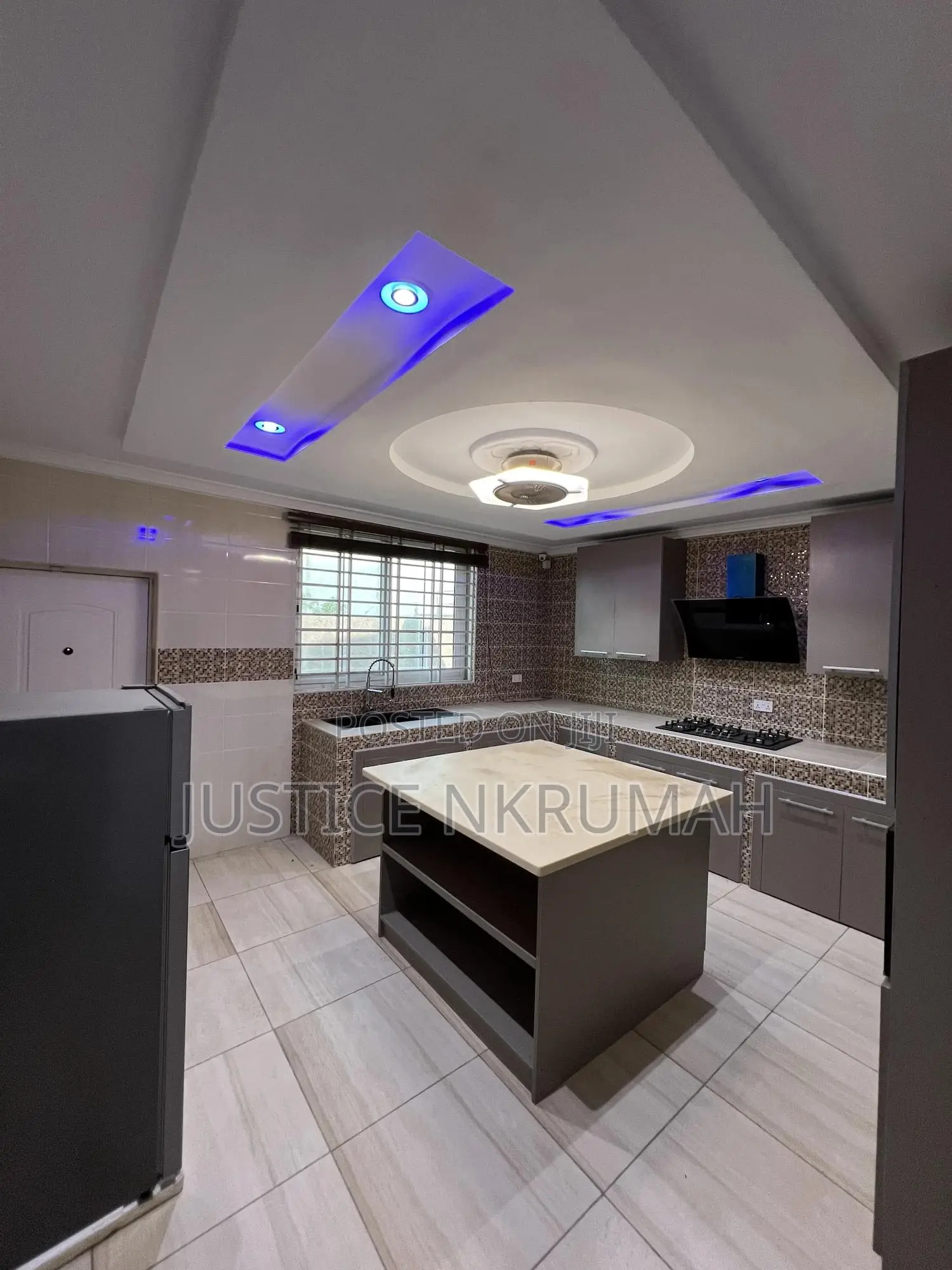 Furnished 8bdrm Apartment in Mr Justice Estate, Kasoa for sale