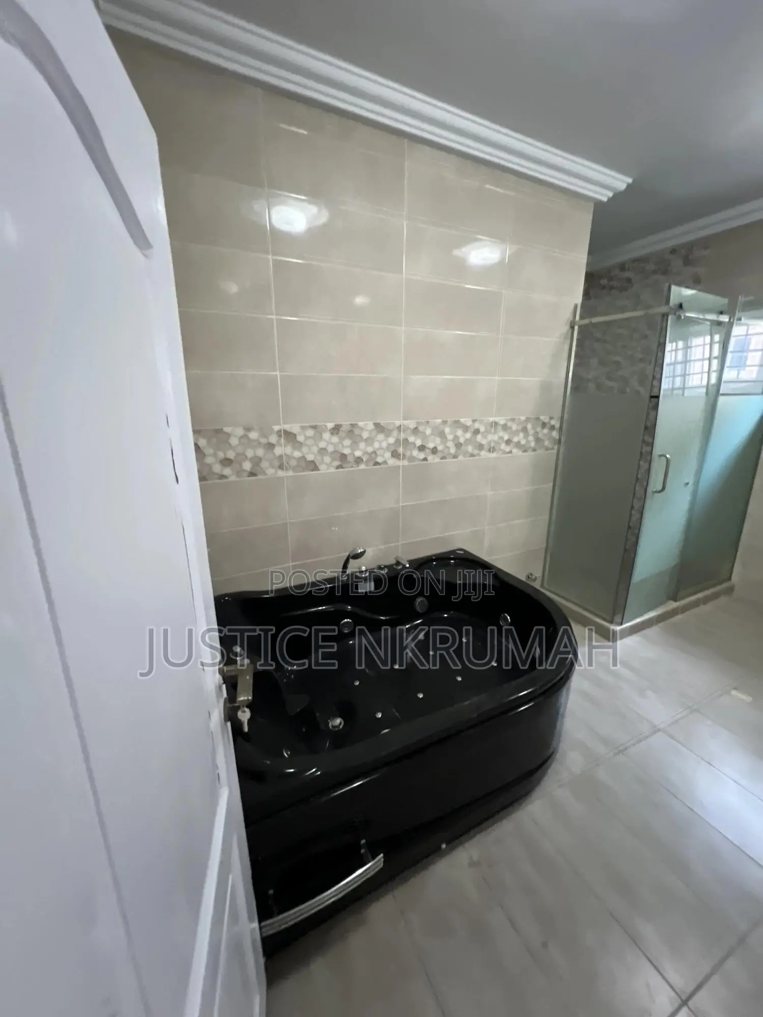 Furnished 8bdrm Apartment in Mr Justice Estate, Kasoa for sale