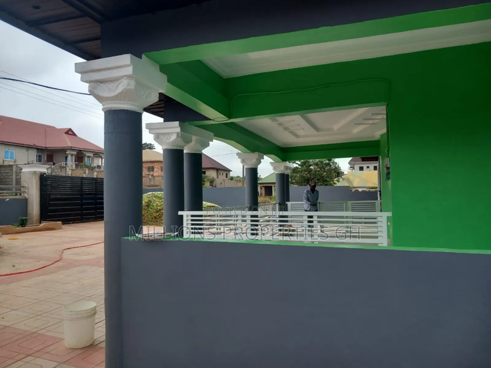 10bdrm Block of Flats in Millions Properties, Kumasi Metropolitan