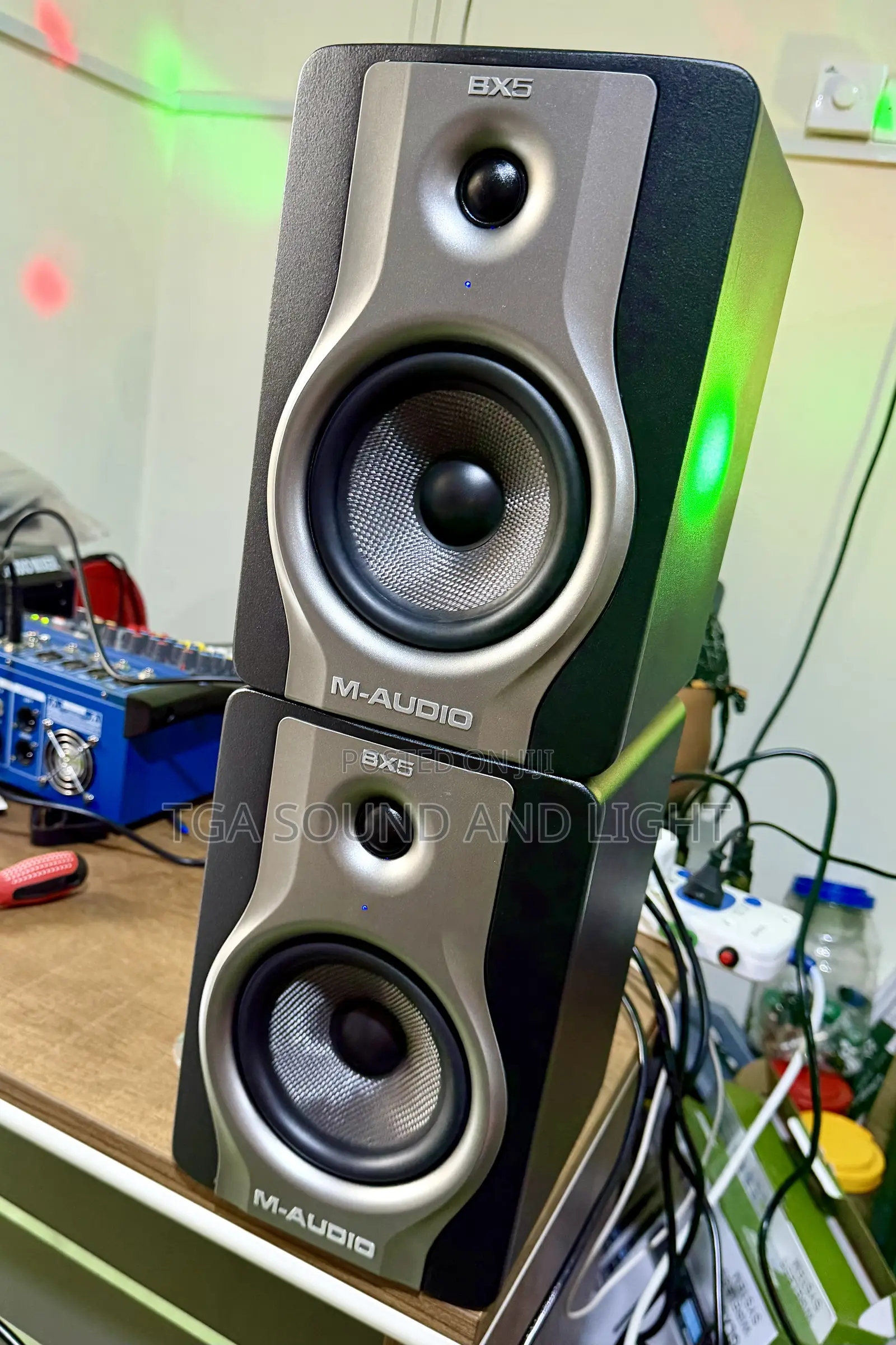 M-Audio Bx5 Carbon 70w 2-Way Active Studio Monitors