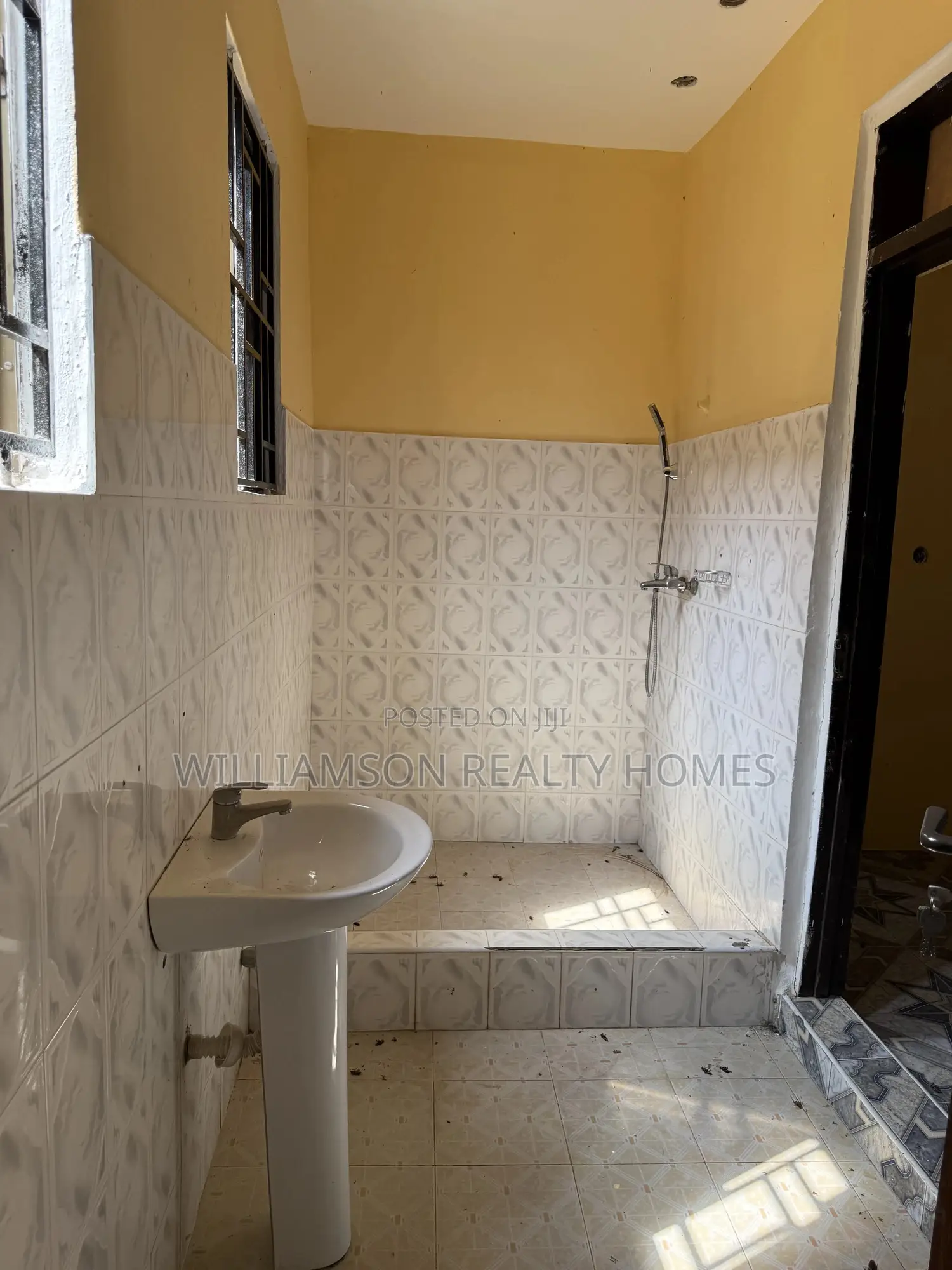 3bdrm Apartment in Hfc Estate Area, Spintex for rent