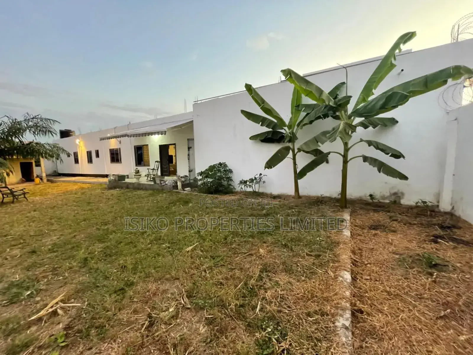 3 Bedrooms Furnished Studio Apartment in Vvilla Properties. Monthly