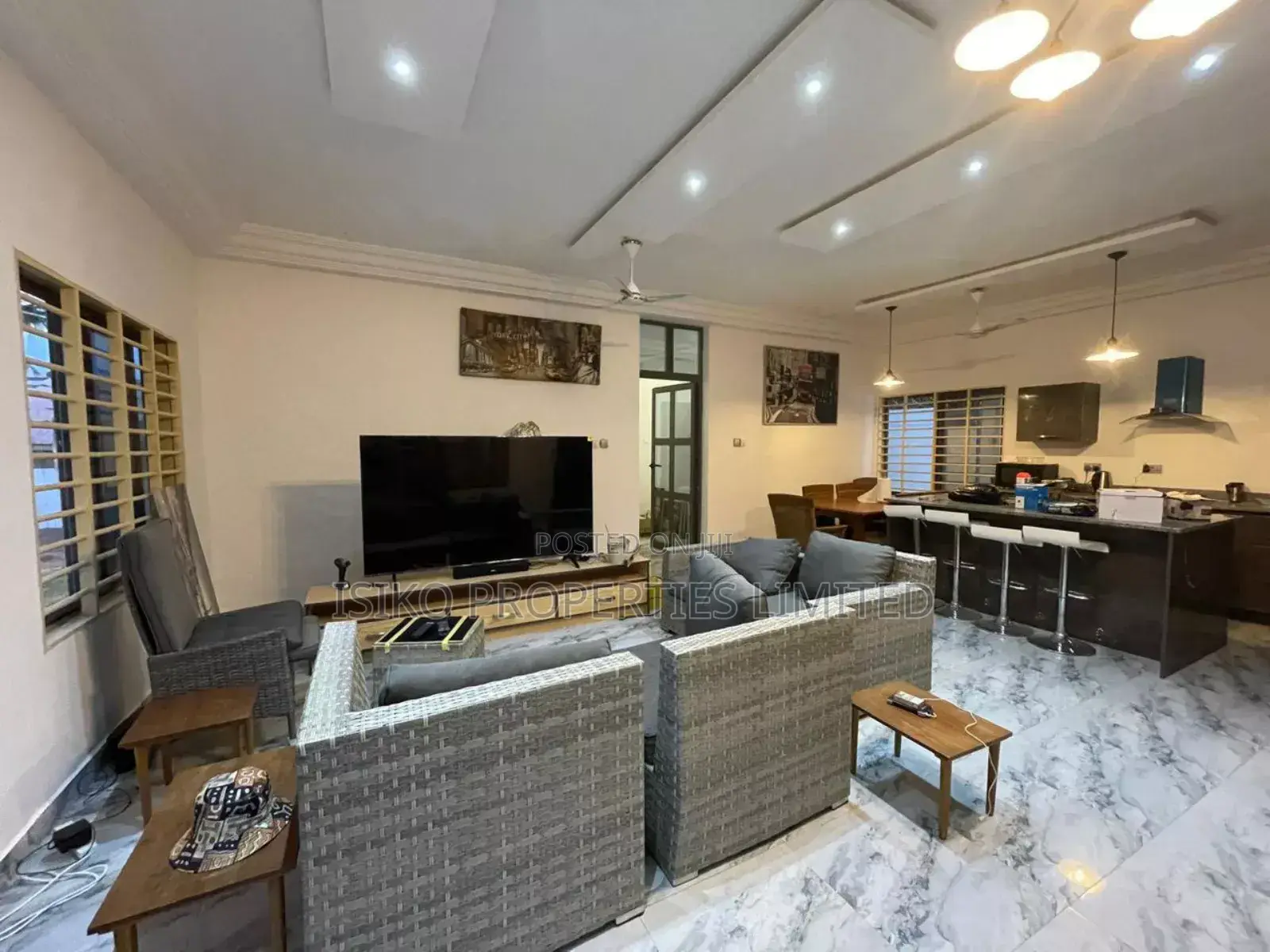 3 Bedrooms Furnished Studio Apartment in Vvilla Properties. Monthly