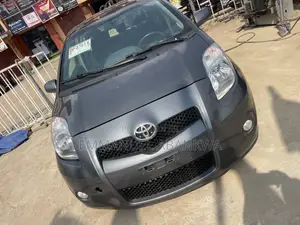 Toyota Yaris 2009 Gray