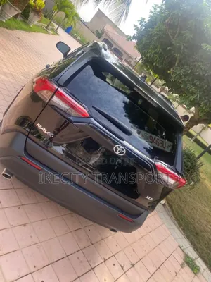Toyota RAV4 XLE Premium 2021 Black