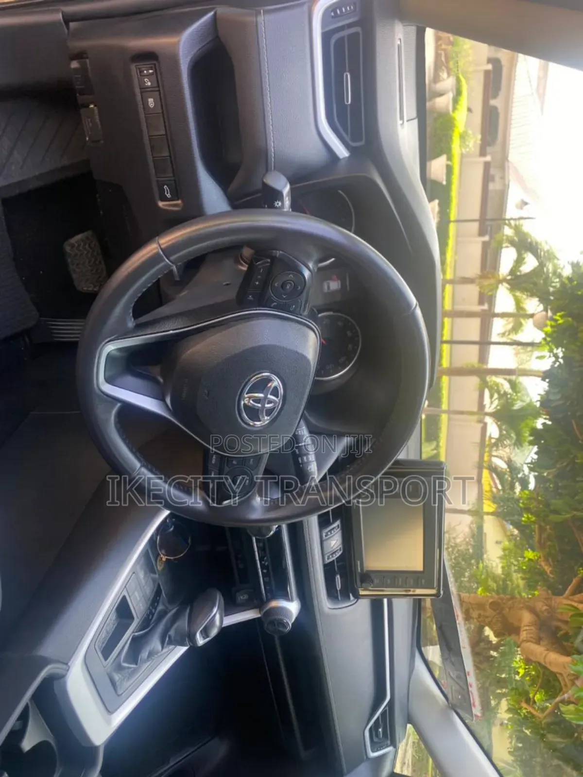 Toyota RAV4 XLE Premium 2021 Black