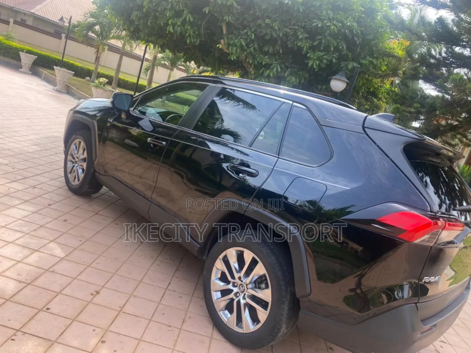 Toyota RAV4 XLE Premium 2021 Black