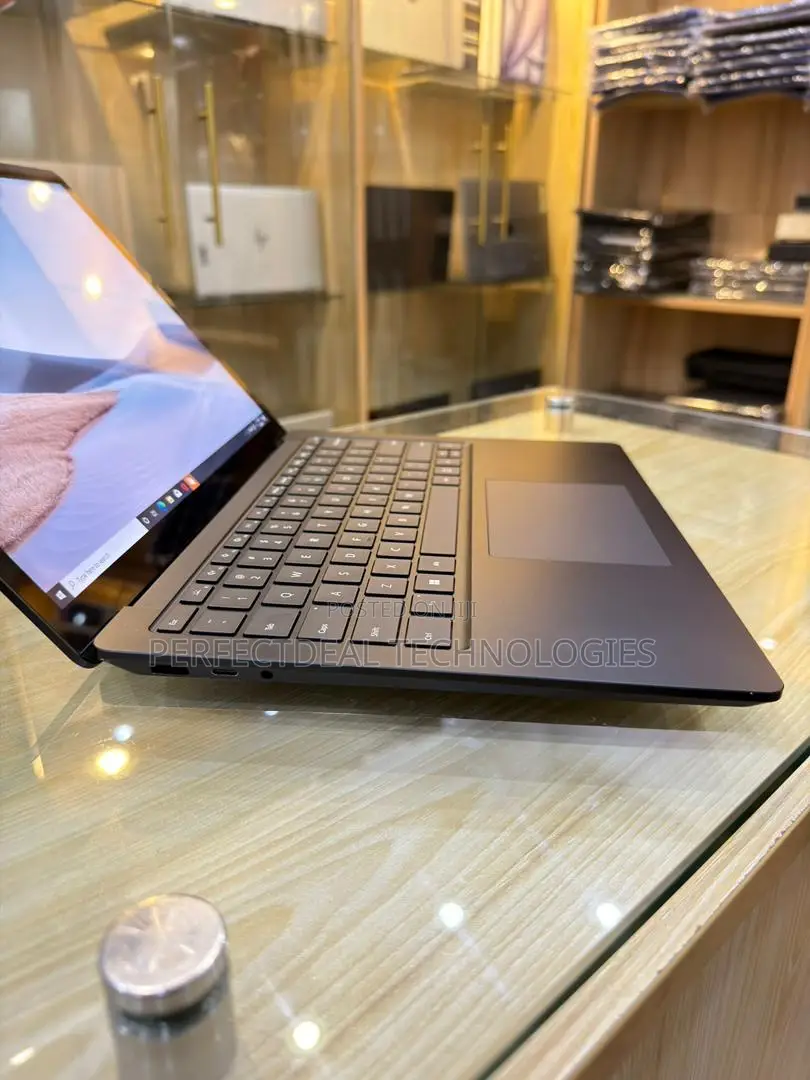 New Laptop Microsoft Surface Laptop 3 8GB Intel Core i5 SSD 256GB