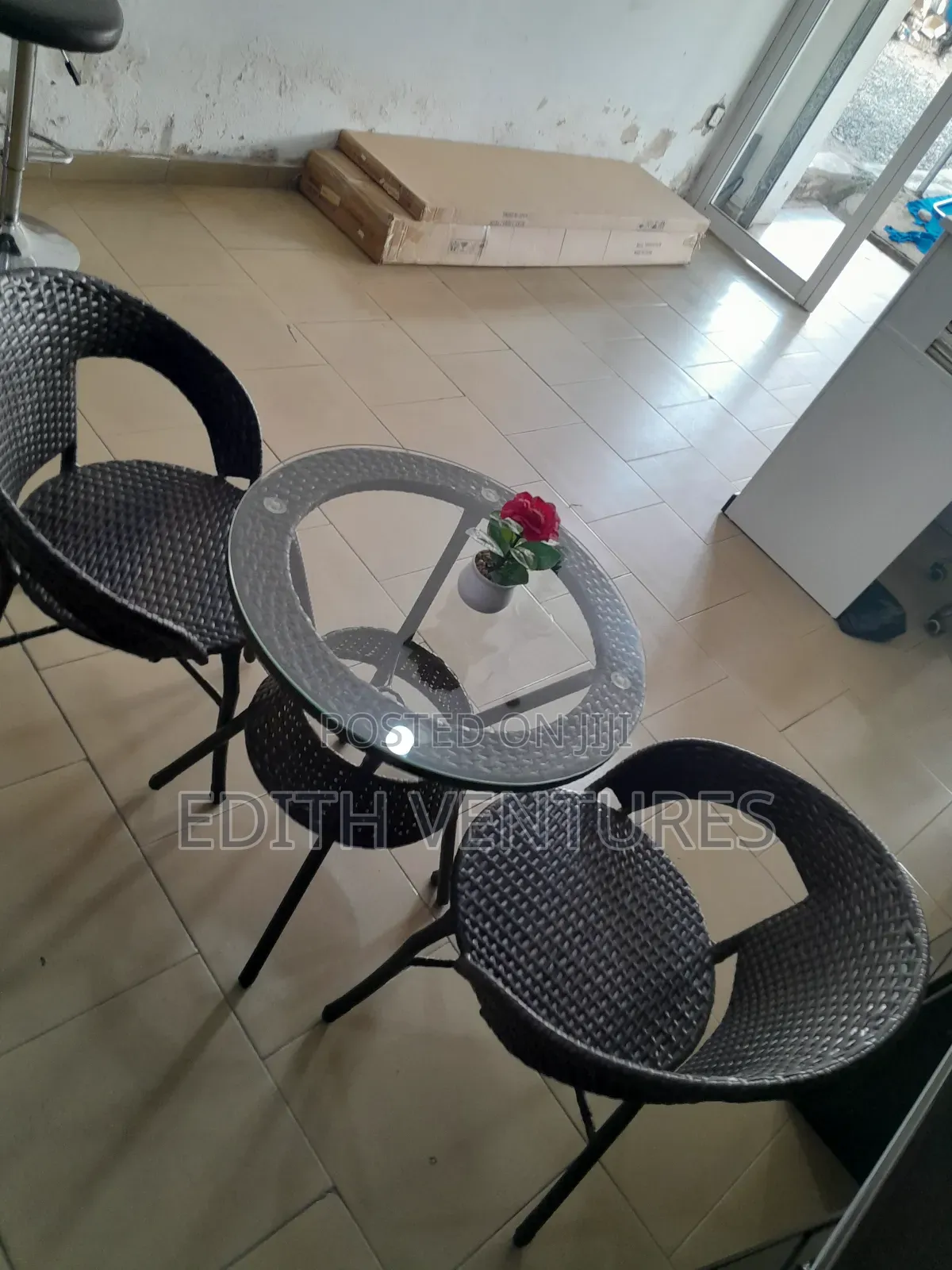 Cuzi Dining Set