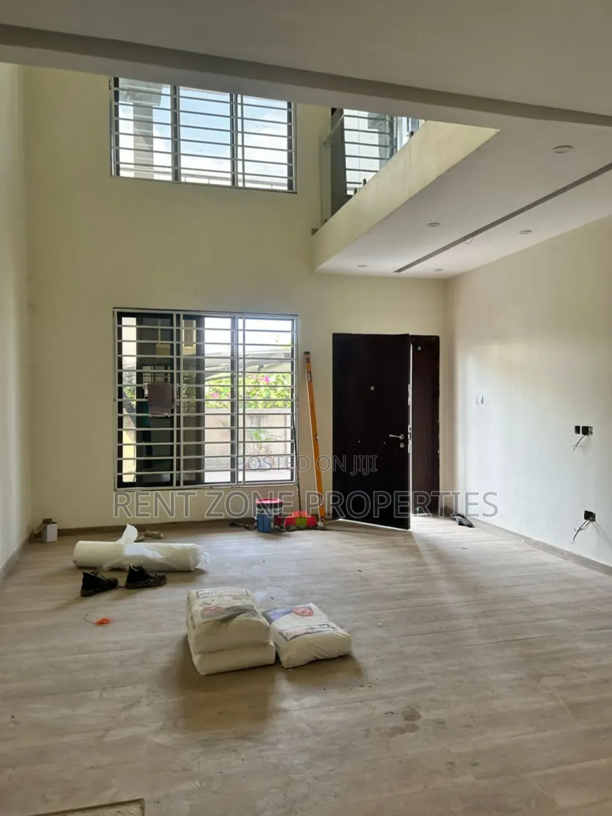 4bdrm Duplex in Dome for sale